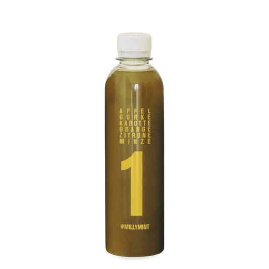 Saft mit Apfel, Karotte, Gurke, Orange, Zitrone, Minze