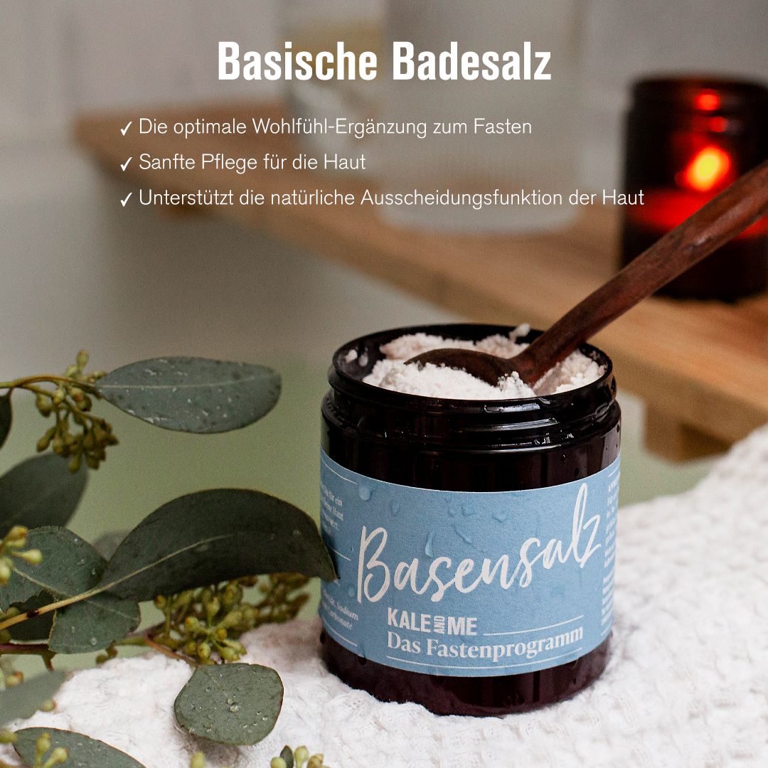 Badesalz vor Badewanne