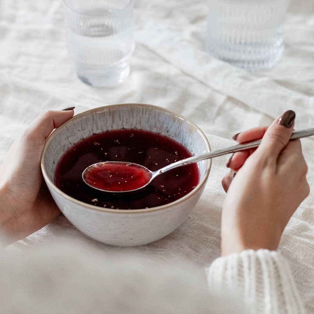 Rote Beete Brühe trinken