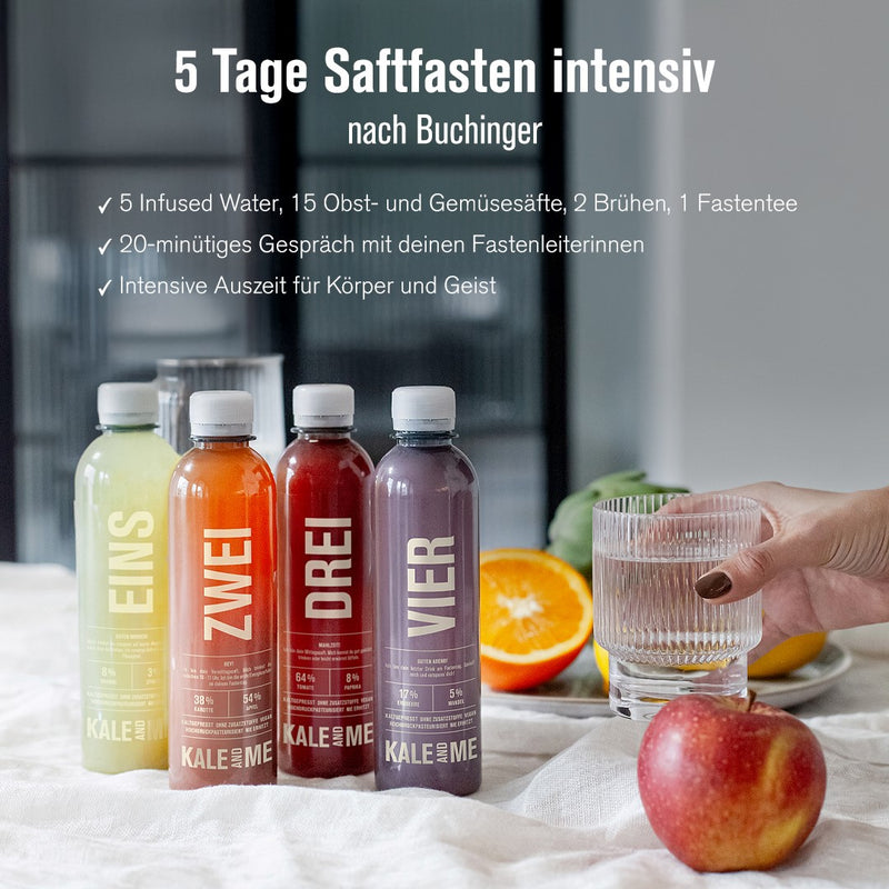 Obst- und Gemüsesäfte auf Tisch